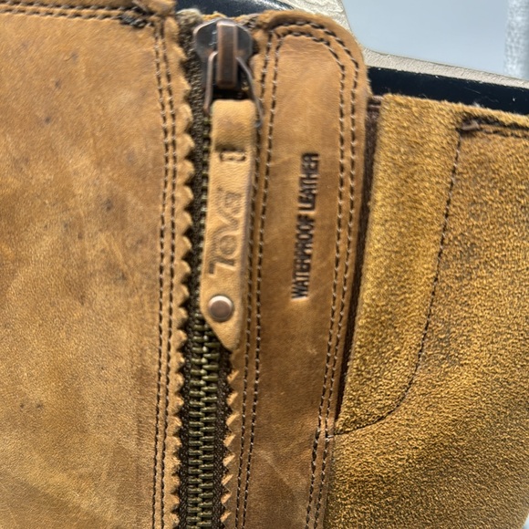 Teva Waterproof Leather Boots Size 8 - Picture 4 of 9